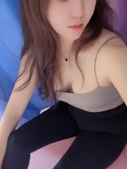 红色包臀裙小野猫