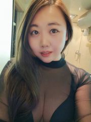 秦淮白嫩大胸年轻老师